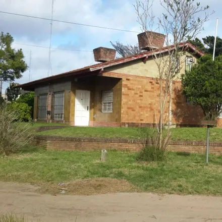 Rent this 4 bed house on Escuela de Educación Media Nº 201 in Paseo 133, Partido de Villa Gesell