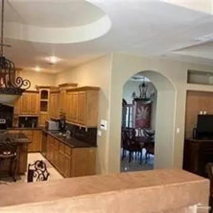 Image 7 - 2430 East 8th Avenue, Sharyland, Mission, TX 78572, USA - House for sale