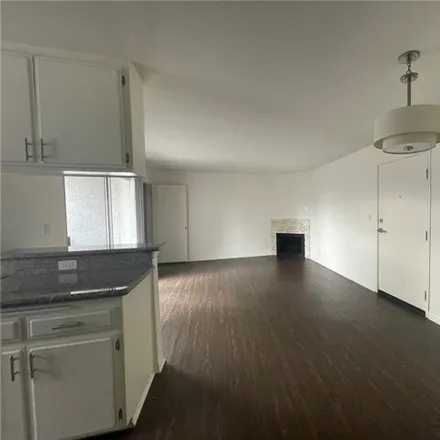 Image 3 - 11899 Chandler Boulevard, Los Angeles, CA 91607, USA - Apartment for rent