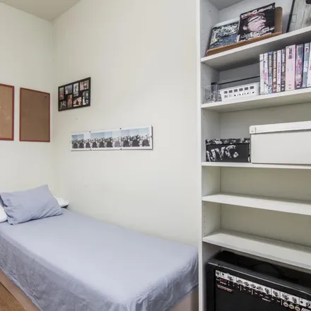 Rent this 3 bed room on Carrer de Sant Màrius in 47, 08022 Barcelona