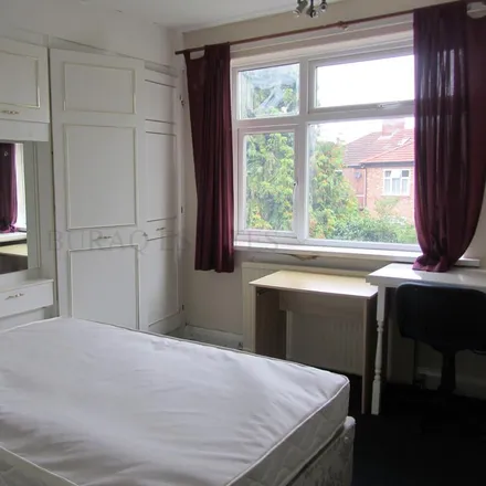 Rent this 5 bed duplex on Talbot Road Bridge in Talbot Road, Manchester