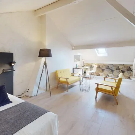 Rent this 5 bed apartment on 153 Boulevard Jean Jaurès in 92100 Boulogne-Billancourt, France