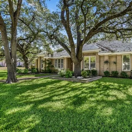 Image 2 - 10713 Pinehurst Drive, Austin, TX 78747, USA - House for sale