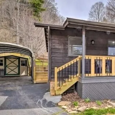 Buy this 2 bed house on 23 Crystalwood Lane in Maggie Valley, Haywood County