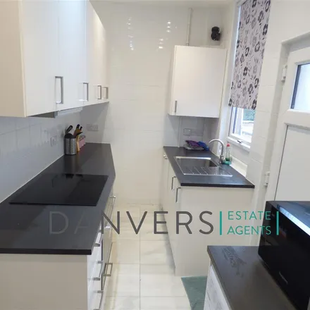 Rent this 3 bed apartment on Stuart Street in Leicester, LE3 0DU