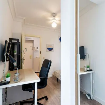 Rent this 3 bed apartment on Madrid in Farmacia - Paseo Extremadura 124, Paseo de Extremadura