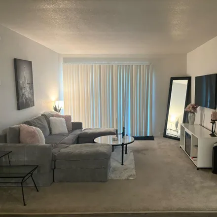 Image 3 - 3600 Barham Boulevard, Los Angeles, CA 91522, USA - Room for rent