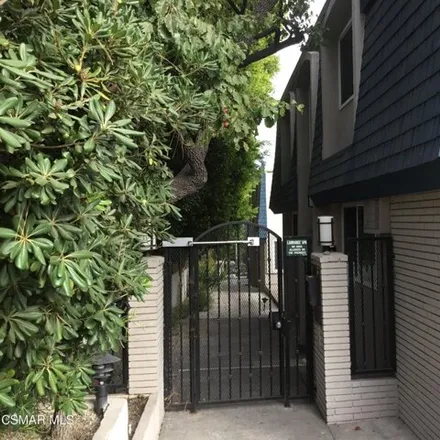 Buy this 1 bed condo on 972 Larrabee Street in West Hollywood, CA 90069