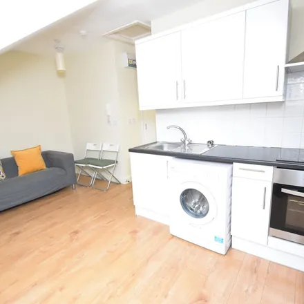 Rent this 1 bed townhouse on 52 Connaught Road in Cardiff, CF24 3PW