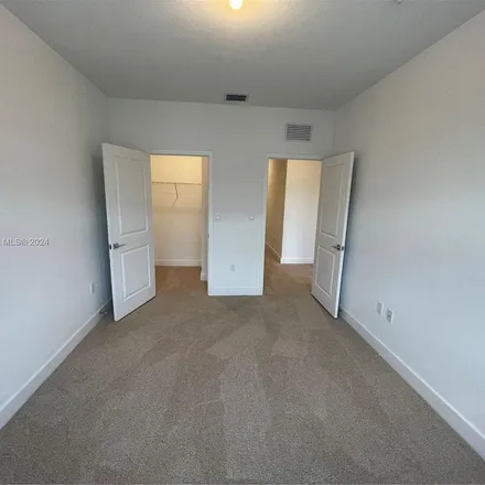 Rent this 4 bed townhouse on 848 Brickell Avenue in Miami, FL 33131