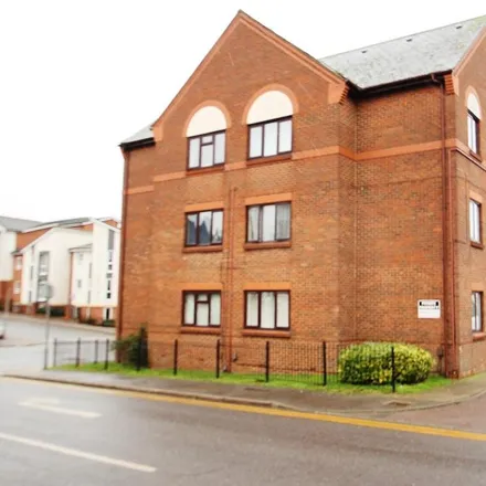 Rent this 2 bed apartment on Dunstable Snooker Club in 152 High Street North, Dunstable