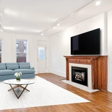 Rent this 3 bed townhouse on 175 West 88th Street in New York, NY 10024