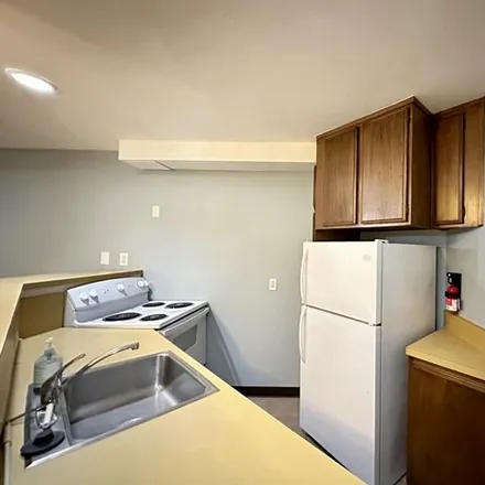 Rent this 1 bed condo on 5330 East Waverly Drive in Palm Springs, CA 92264