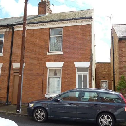 Rent this 3 bed townhouse on Belper Street in Leicester, LE4 6EA