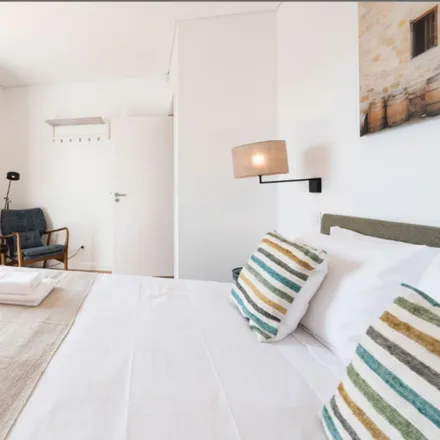 Rent this 2 bed apartment on Capela de Nossa Senhora das Verdades in Escadas das Verdades, 4050-622 Porto