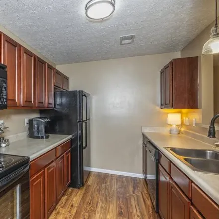 Buy this 2 bed condo on 2312 Remington Way in Highlands, Lexington