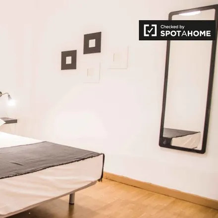 Rent this 6 bed room on North Station in Carrer de Xàtiva, 24