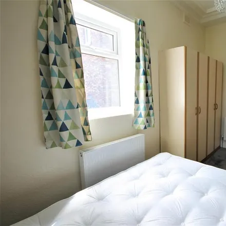 Image 8 - Victoria Crescent, Eccles, M30 9AX, United Kingdom - Apartment for rent