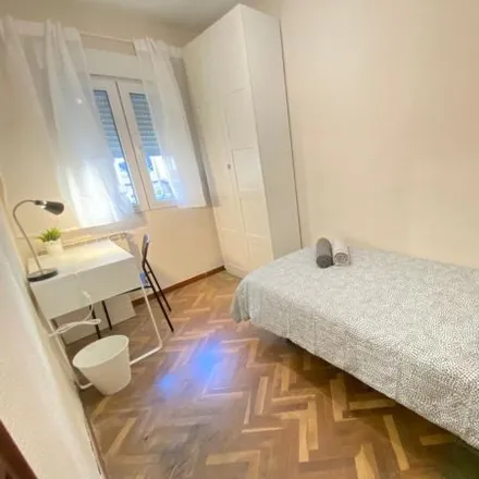 Rent this 2 bed room on Calle Doctor Bellido in 29, 28018 Madrid