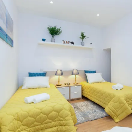 Rent this 2 bed apartment on Edifício Palladium in Rua de Passos Manuel, 4000-385 Porto