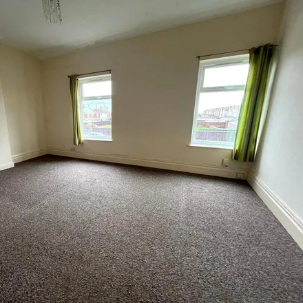 Image 2 - Combe Street, Old Clee, DN35 7DL, United Kingdom - Apartment for rent