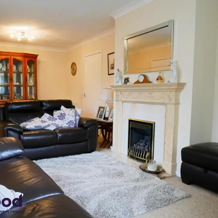 Image 3 - Eastleigh Close, Rhosrobin, LL11 2HX, United Kingdom - House for sale