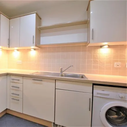 Image 2 - Victoria Road cycle path, Horsell, GU22 7PA, United Kingdom - Apartment for rent