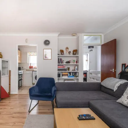 Image 4 - Kipling Court, Tennyson Road, London, W7 1LN, United Kingdom - Apartment for sale