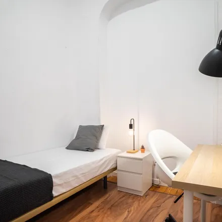 Rent this 7 bed room on Madrid in Mao & Cathy, Calle de Caños del Peral