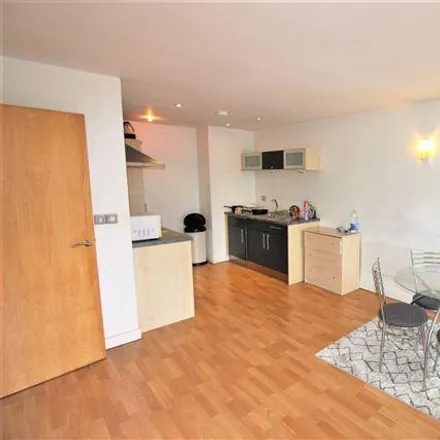Image 4 - West One Panorama, Fitzwilliam Street, Devonshire, Sheffield, S1 4JY, United Kingdom - Apartment for rent