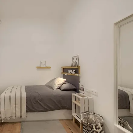Rent this 7 bed room on Carrer de Balmes in 337, 08006 Barcelona