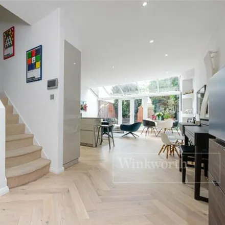 Image 5 - 130 Brondesbury Road, London, NW6 6BX, United Kingdom - Townhouse for sale