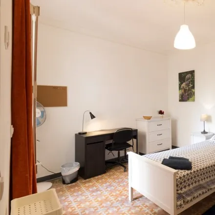 Rent this 4 bed room on Decathlon in Carrer de la Canuda, 20