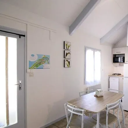 Rent this 1 bed townhouse on 19230 Arnac-Pompadour