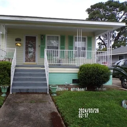 Buy this 3 bed house on 3621 West Loyola Drive in Kenner, LA 70065