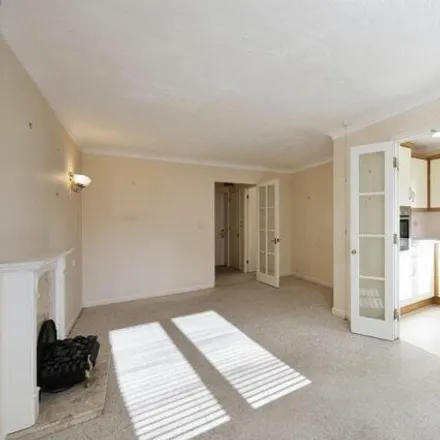 Image 2 - Chesham Road, Chesham Bois, HP6 5HN, United Kingdom - Apartment for sale