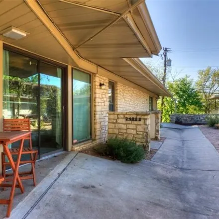 Image 2 - 2400 Jarratt Ave Apt B, Austin, Texas, 78703 - Apartment for rent