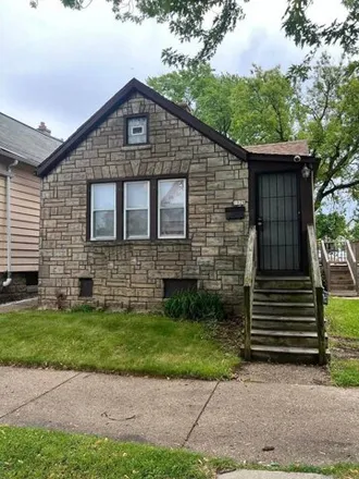 Buy this 2 bed house on 1026 North 24th Street in Milwaukee, WI 53233