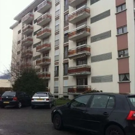 Image 1 - 92 Place Charles De Gaulle, 74300 Cluses, France - Apartment for rent