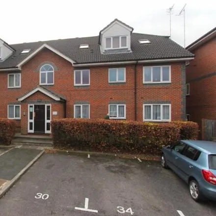 Rent this 2 bed room on 97 King George's Avenue in Holywell, WD18 7QE