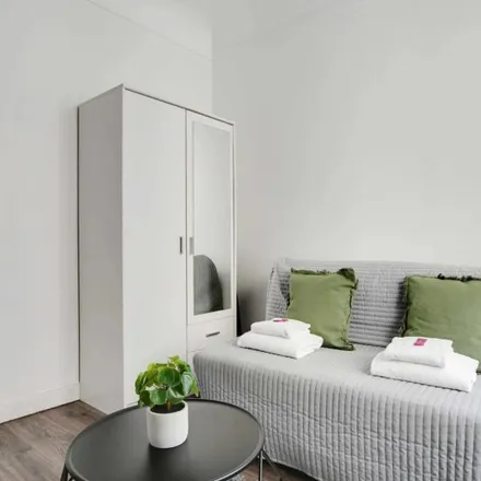 Image 10 - 5 Rue Capron, 75018 Paris, France - Apartment for rent
