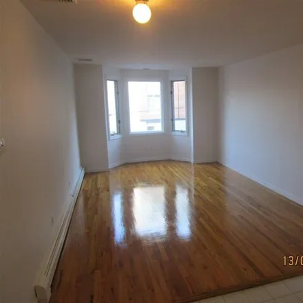 Image 3 - 192 Christopher Columbus Drive, Jersey City, NJ 07302, USA - House for rent
