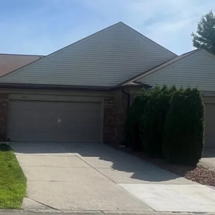 Buy this 2 bed condo on 20637 Pine Meadow Drive in Clinton Township, MI 48036