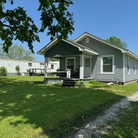 Buy this 2 bed house on 981 Jameson Street in Chillicothe, MO 64601