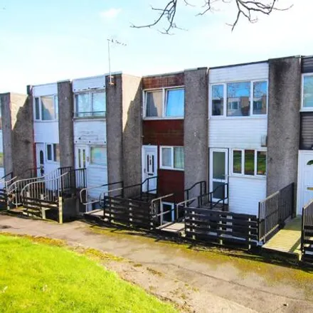 Rent this 3 bed townhouse on Millcroft Road in Cumbernauld, G67 2QF