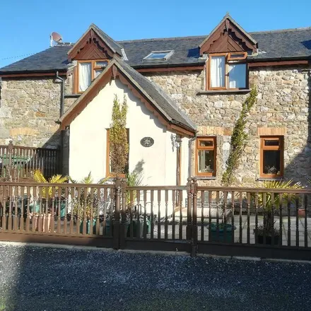 Rent this 3 bed duplex on Capel Teilo Road in Carmarthenshire, SA17 4RN