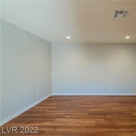 Image 9 - 211 North Lamb Boulevard, Las Vegas, NV 89110, USA - Townhouse for sale