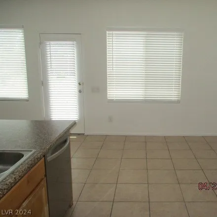 Image 8 - 3017 Dowitcher Avenue, North Las Vegas, NV 89084, USA - House for rent