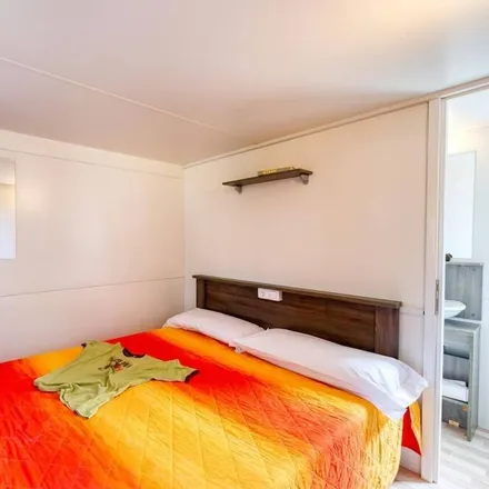 Rent this 2 bed house on Peschiera del Garda in Viale Stazione, 37019 Peschiera del Garda VR