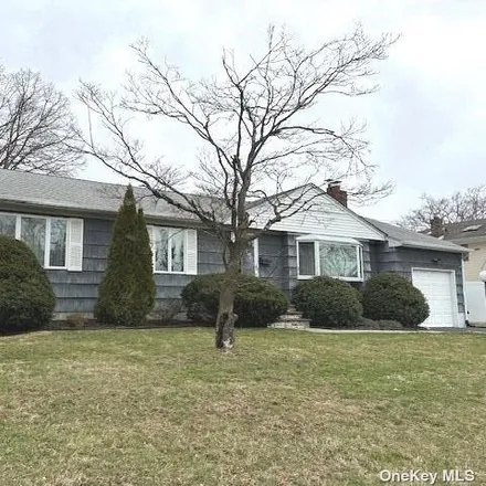 Buy this 3 bed house on 24 Oxford Street in Village of Lindenhurst, NY 11757